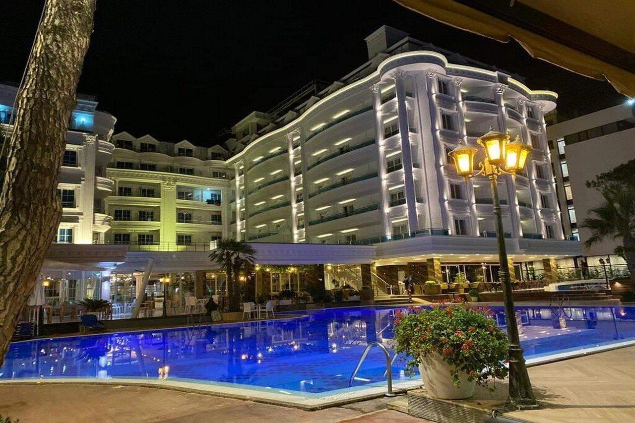 Fafa Premium Hotel & Spa Golem  Exterior photo